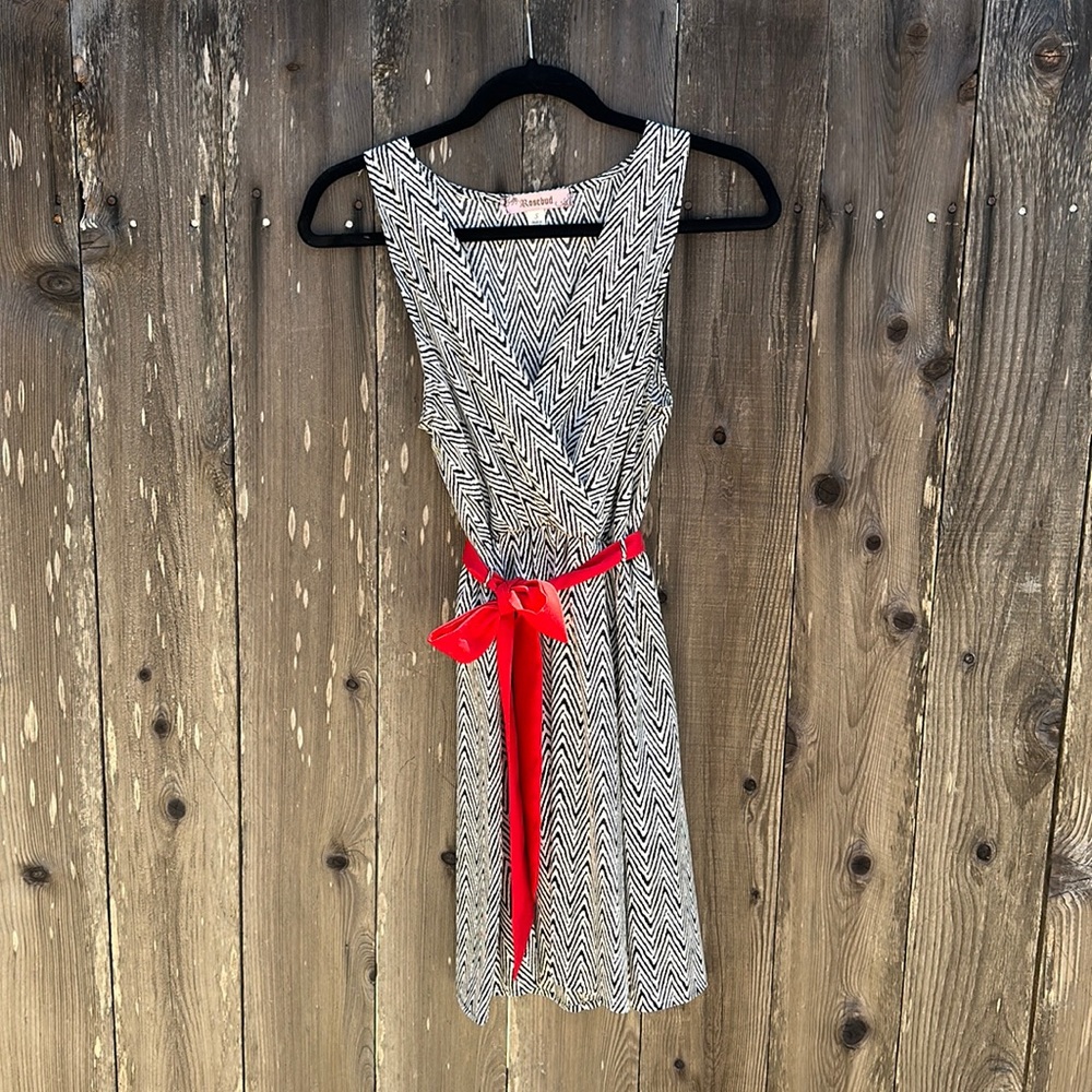 Rosebud black and white chevron v neck dress with red sash (S).